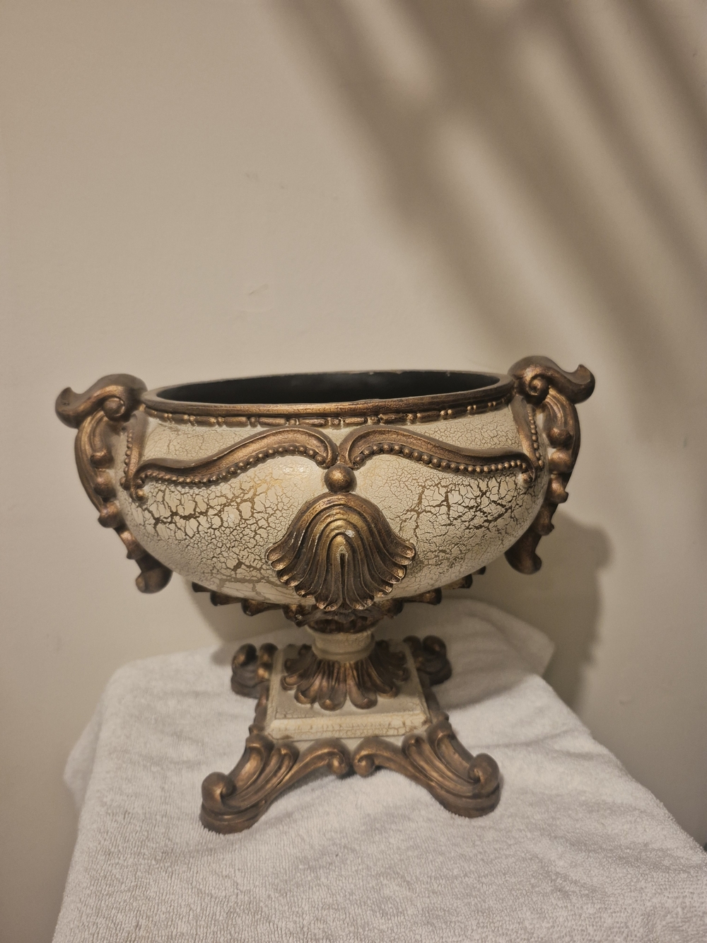 Ornate Decorative Covered Urn in Cream and Gold - Picture 4 of 8